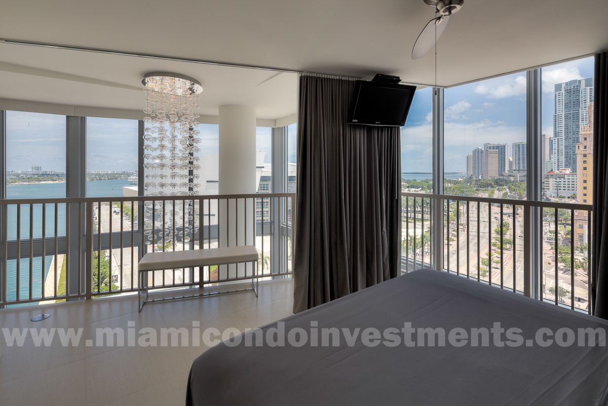 bedroom with views of Biscayne Bay and Downtown Miami